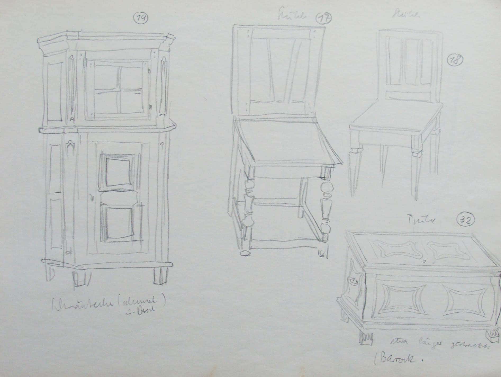 Eckschrank, Stühle und Truhe
