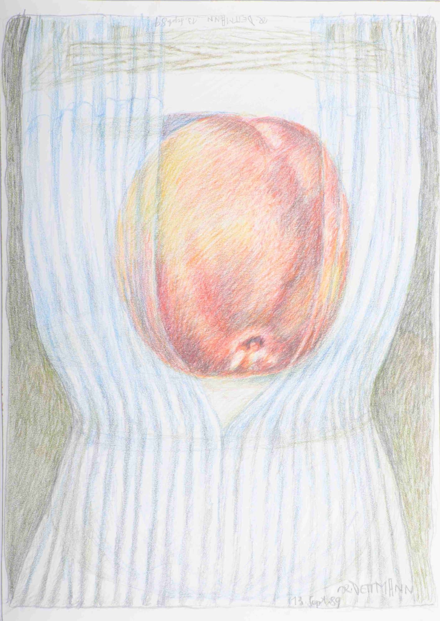 Apfel hinter Vorhang